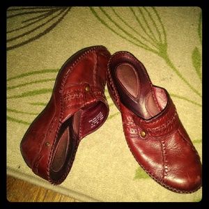 Clarks Artisan Leather Clogs